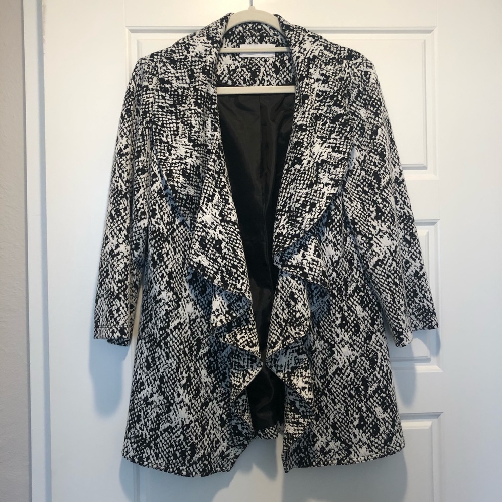 Fun, feminine Calvin Klein snakeskin blazer! (10)